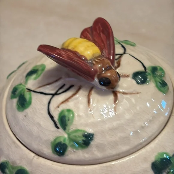 JB Betson's china beehive sugar bowl with clover - Picture 2 of 10